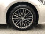 スパッタリング塗装18インチ純正アルミホイール(225/45R18)装着です。