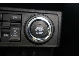 スマートエントリー&プッシュスタートはキーをバッグ等に携帯している時にブレーキを踏んでスタートボタンを押すとエンジンが始動します。車内に忘れた場合にはロック出来ませんので締め忘れの心配もなくなります!