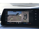 リアビューカメラ、トップビュー+サイドビューカメラ名前の通り車体後方を映し出すカメラと、車両周辺を真上から見た画像を合成して表示するカメラです。もちろんサイドビューカメラも付属します。