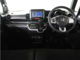 ◆インテリアパネル◆視界広々で非常に運転しやすくロングドライブでも疲れを感じさせないすっきりとまとまったインパネ周りです。
