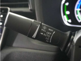 ◆ワイパー・ウォッシャースイッチ◆ワイパーは雨量に応じて切り替え可能なスイッチがついており、ウォッシャースイッチは手前に引くと噴射してフロントガラスを綺麗にしてくれます。