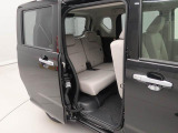 納車の前にはエンジンオイル、オイルエレメント、エアクリーナー、クーラント、バッテリー、ワイパーゴムのチェック又は交換を行います。