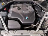 【BMWエンジン】革新的なガソリン・エンジン・テクノロジーによる高性能かつ高効率。レスポンスの良いパワーを発揮。常にスムーズな吸気を実現しアクセル開度にダイレクトに反応しドライビングを楽しく演出。