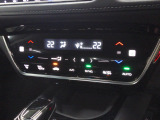 オートエアコンは左右席で独立温度コントロールが可能です。運転席はキンキンに冷やして助手席はマイルドにと言った設定が可能です。暑さ寒さでケンカすることもなくなりますね。