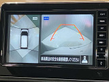 【アラウンドビューモニター】車を上から見下ろしているかのような映像で周囲の状況がひと目で確認、狭い駐車場に駐車するときも安心です♪