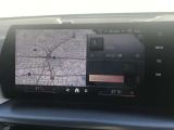 ドライバー中心に設計されたBMWのコクピットはナビゲーションシステムもドライバーーが見やすい角度に調整されております。