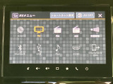 AVメニューにはテレビやラジオのほか、Bluetooth、USBなどの項目が並びます。利用したい音源を画面から選びやすく、日々の移動を便利にサポートします。