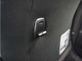 ◆フック◆ちょっとした買い物の袋を吊り下げたり、ゴミ袋を吊り下げられるコンビニフックがあり車内を転がらず便利です!