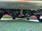 納車前にお車を持ち上げて入念に点検いたします。