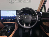 【運転席付近】乗る方の気持ちをときめかせる、ハイクオリティな室内空間となっています。