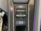 Honda パーキングパイロット搭載。カメラとソナーで駐車スペースを検知し、ハンドル・加減速・シフト操作を自動でアシスト。駐車が苦手な方や狭い駐車場でも安心の先進支援機能です。