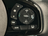 【アダプティブ・クルーズ・コントロール】予め設定した車速内でクルマが自動的に加減速。 前走車との適切な車間距離を維持しながら追従走行し、高速道路でのドライバーの疲労を軽減してくれる嬉しい機能付♪