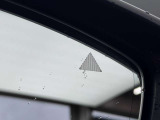 ドアミラー内の表示灯で死角の車両を知らせるブラインド・スポット・モニタリング(BSM)。車線変更時の危険を事前に察知し、安全運転をサポートします。