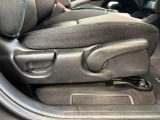 シートハイトアジャスターを装備!運転席の座面の高さを体格やお好みに合わせて調整できます。より自然な運転姿勢を取りやすく、前方の見やすさを調整できるのも嬉しいポイントです。