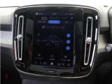先進のエアピュリファイヤー(PM2.5センサー付)は、車内に侵入する有害なPM2.5微粒子を最大80%除去。よりクリーンで健康的な空気で満たされたキャビンであなたとあなたの大切なゲストをお迎えします。