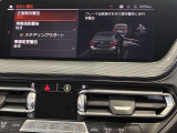 衝突被害軽減ブレーキと車線逸脱警告がついています。