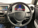 【ハンドル回り】インテリアに合わせたデザインのステアリングは、運転される方のことも考え、運転しやすい形状、大きさです。ぜひ一度、実際に触ってお確かめください。