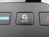 インテリジェントパーキングアシストがハンドル操作をしてくれ駐車をサポート!