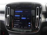 ドライブモードを変更できます。ドライブモードを選択すると、走行特性が変化して、ドライビングエクスペリエンスが向上し、特殊な状況で走行しやすくなります。