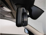 【ミラー内蔵ETC】BMWのETCシステムはルームミラー内蔵型となります。ルームミラー配置により収納スペースを確保しています。