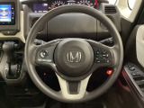 ハンドルにHondaセンシング系のクルーズコントロールやレーンキープアシストなどのスイッチと、オーディオの操作スイッチが装備されています。ハンドルから手を離さず安全に操作できます。