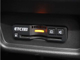 ◆ETC2.0◆進化したドライブ体験。料金収受システムだけだったETCが生まれ変わって、高速道路を賢く使うETC2.0に進化しました。多彩な情報サービスが便利で快適なドライブ体験を提供します。