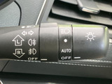 使いやすい位置に配置されており、スムーズな操作が可能です。ウインカーの点滅速度も調整でき、安全運転をサポートします。