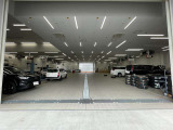 お車購入後も併設の整備工場で日頃の点検・車検を受けることができます。万が一のトラブルの際も、安心です。