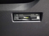 ETC車載器は、ビルトインタイプですっきり収納され、見た目も使い勝手も満足のアイテムです。