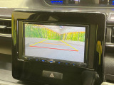 【バックカメラ】駐車時に後方がリアルタイム映像で確認できます。大型商業施設や立体駐車場での駐車時や、夜間のバック時に大活躍!運転スキルに関わらず、今や必須となった装備のひとつです!