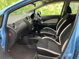 運転席からの視界も良好で、運転しやすい設計です。操作系の配置も工夫されており、スムーズな操作が可能です。