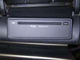 CD、DVDの再生ができます。