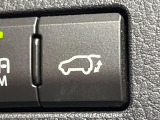 【パワーバックドア】スマートキーや運転席のボタンを押すだけでリアゲートが自動で開閉します!荷物を持っている時や、高い位置にあるバックドアを閉める際に便利な機能です♪
