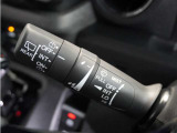 【バリアブル間欠ワイパースイッチ】車速に応じてワイパーの間隔を自動的に調整する機能。雨の量や車速に応じてワイパーの間隔を最適化し、視界を確保することができます。