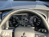 速度や各種車両情報をメーター内で確認でき、必要な情報を運転席から把握しやすい配置です。表示が左右にまとまり、日々の運転時に視線を移しすぎず確認できます。