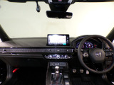 【ルームクリーニング】せっかく乗るならピカピカの車がいいですよね!当店は、他社では省きがちな細部に至るまで、徹底した清掃を行っております。