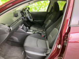 前席は身体を預けやすい形状で、運転席と助手席それぞれに落ち着いた居場所を確保。視界も開けており、助手席の方も周囲の景色を楽しみながら、ゆったりと移動時間を過ごせます。