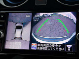 アラウンドモニター搭載で、運転席にいながら、クルマの前後左右の状況を確認可能です
