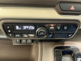 【オートエアコン】外気温や日差しに合わせて、賢く空調をコントロール。設定した温度をキープし続けてくれるから、運転に集中することができます。
