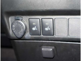 運転席助手席 シーヒーターが付いています。 寒い日はあると嬉しい機能です