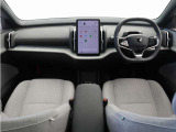 ドライバー・ディスプレイとセンターディスプレイを、12.3インチのタブレットに集約しました。運転操作に必要な情報とよく使う機能のコントロールボタンを、同一画面内にわかりやすく表示させることができます。