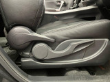 【運転席シートリフター】 体格に合わせたドライビングポジションに調整できます。