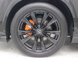 235/50R20ランフラットタイヤ&専用アルミホイールを装着しています。