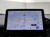 【ディスプレイオーディオ(コネクティッドナビ対応)Plus】通信型のコネクティッドナビに加え車載ナビも搭載しています。コネクティッドナビはご契約を頂くと2029年2月2日まで無料でご利用いただけます。
