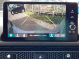 バックモニター付きで、車庫入れやバック時の後方確認をしっかりサポート。モニターに映し出される映像で死角も確認しやすく、狭い場所での駐車や後退時の操作をより安心して行えます。