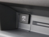 シガーソケットが付いているので、車から電源を取ることが出来ます!