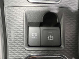 電動パーキング電気モーターでパーキングブレーキを作動解除