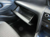 室内に小物を入れる収納スペースがあれば車内が片付きますね☆
