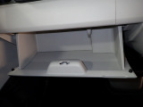 大型のグローBOXが装備されています。よく使うアイテムの収納に便利です、欲しい時にすぐに取り出せます♪