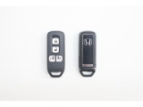 スマートキーはカバンの中やポケットに携帯するだけでドアロックの開閉・エンジンスタートが可能です!